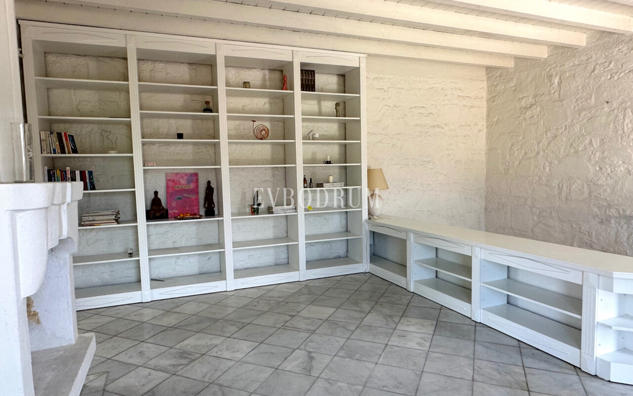 Yalıkavak’ta havuzlu ve misafirhaneli otantik taş villa