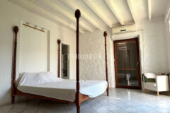 Yalıkavak’ta havuzlu ve misafirhaneli otantik taş villa