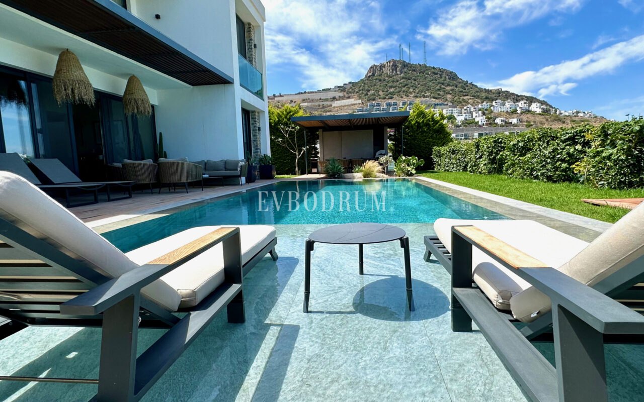 Gündoğan’da manzaralı, havuzlu lüks villa