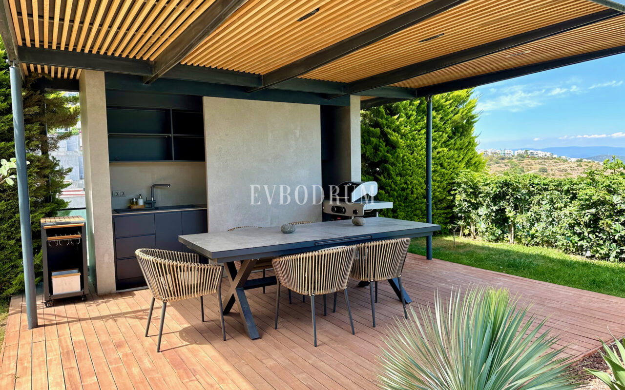 Gündoğan’da manzaralı, havuzlu lüks villa