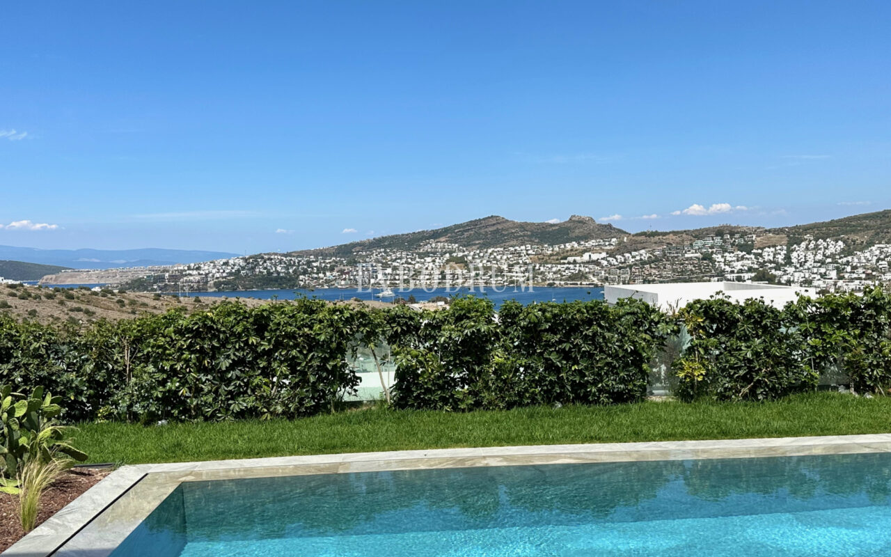 Gündoğan’da manzaralı, havuzlu lüks villa