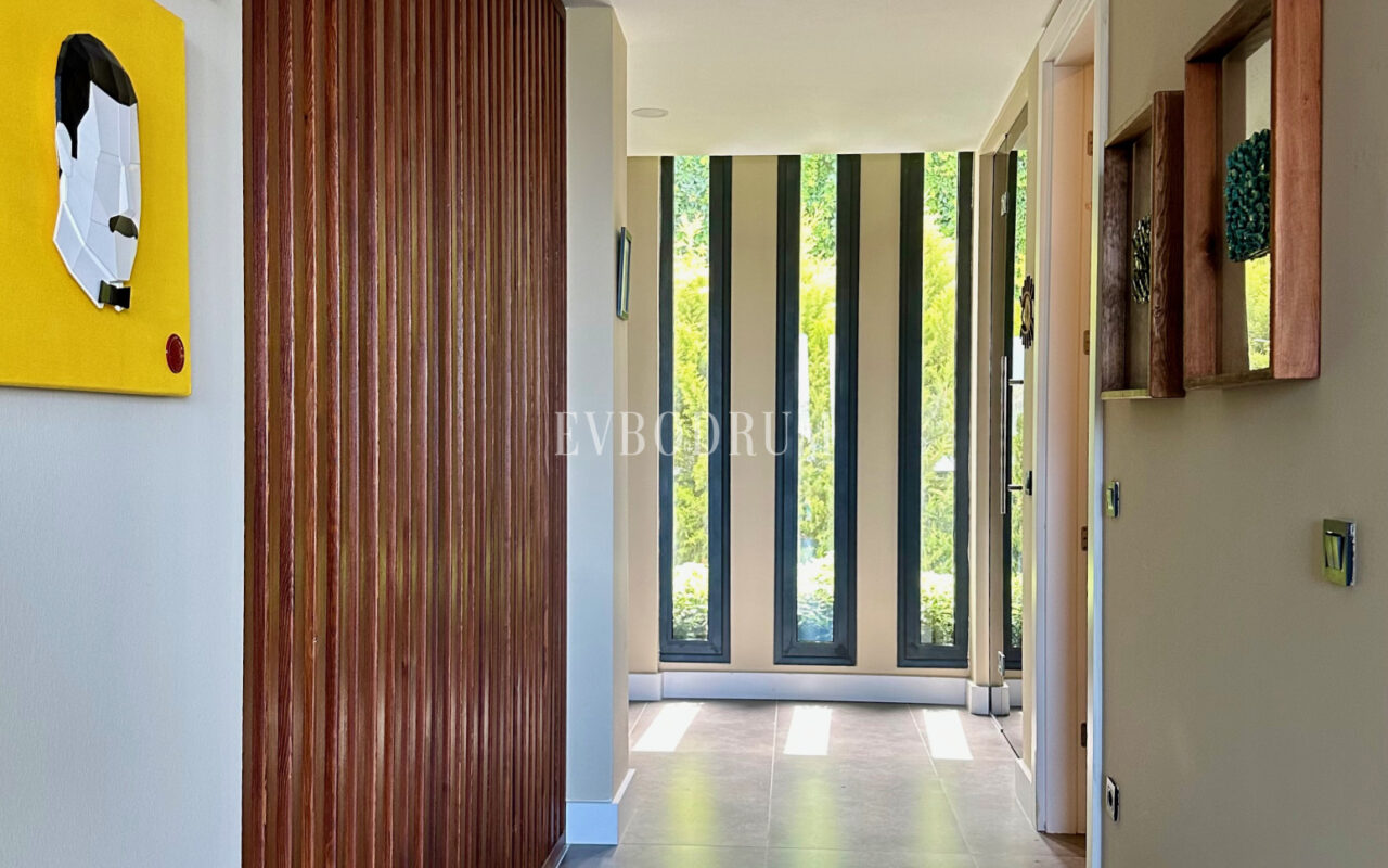 Gündoğan’da manzaralı, havuzlu lüks villa