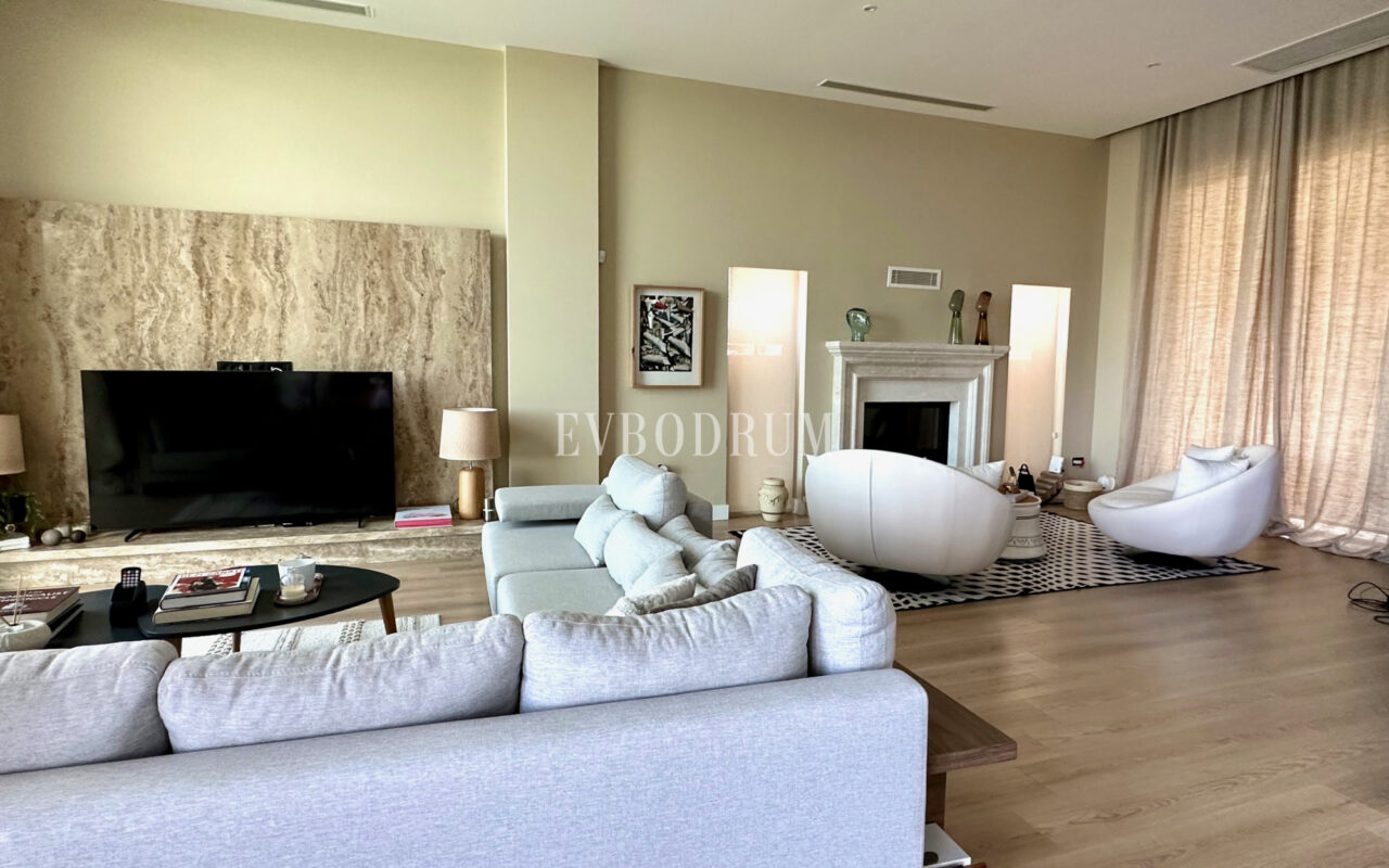 Gündoğan’da manzaralı, havuzlu lüks villa