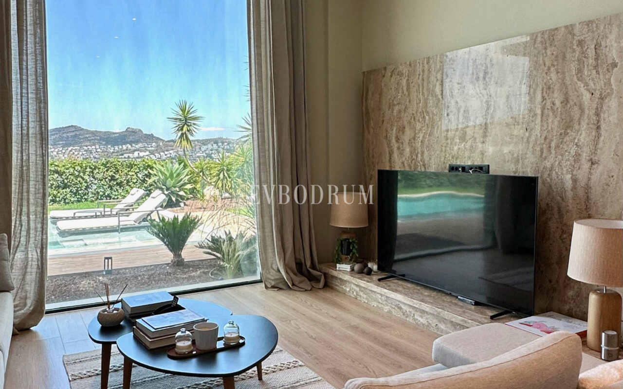 Gündoğan’da manzaralı, havuzlu lüks villa