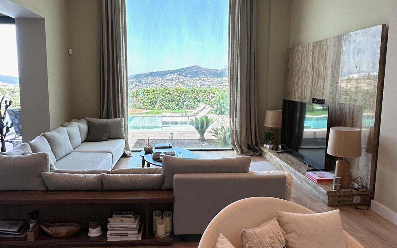 Gündoğan’da manzaralı, havuzlu lüks villa