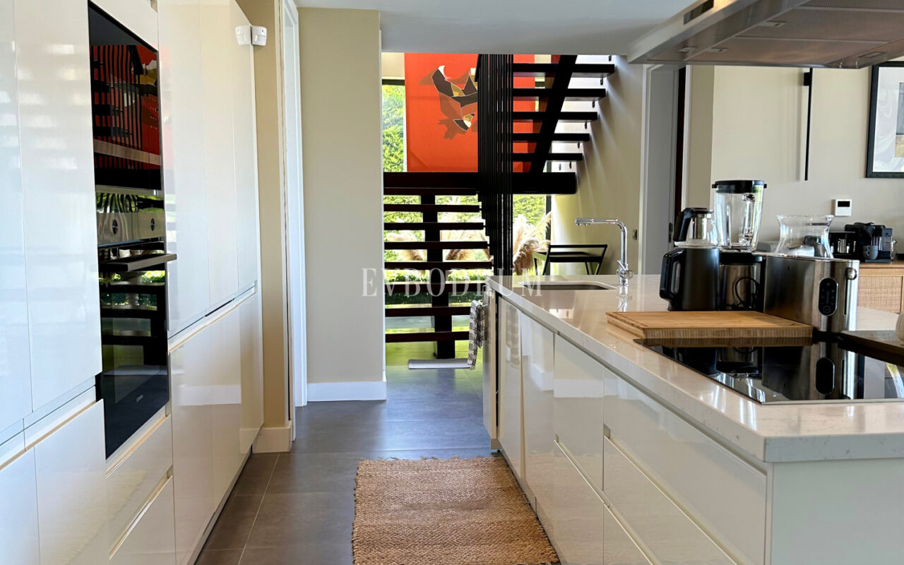 Gündoğan’da manzaralı, havuzlu lüks villa