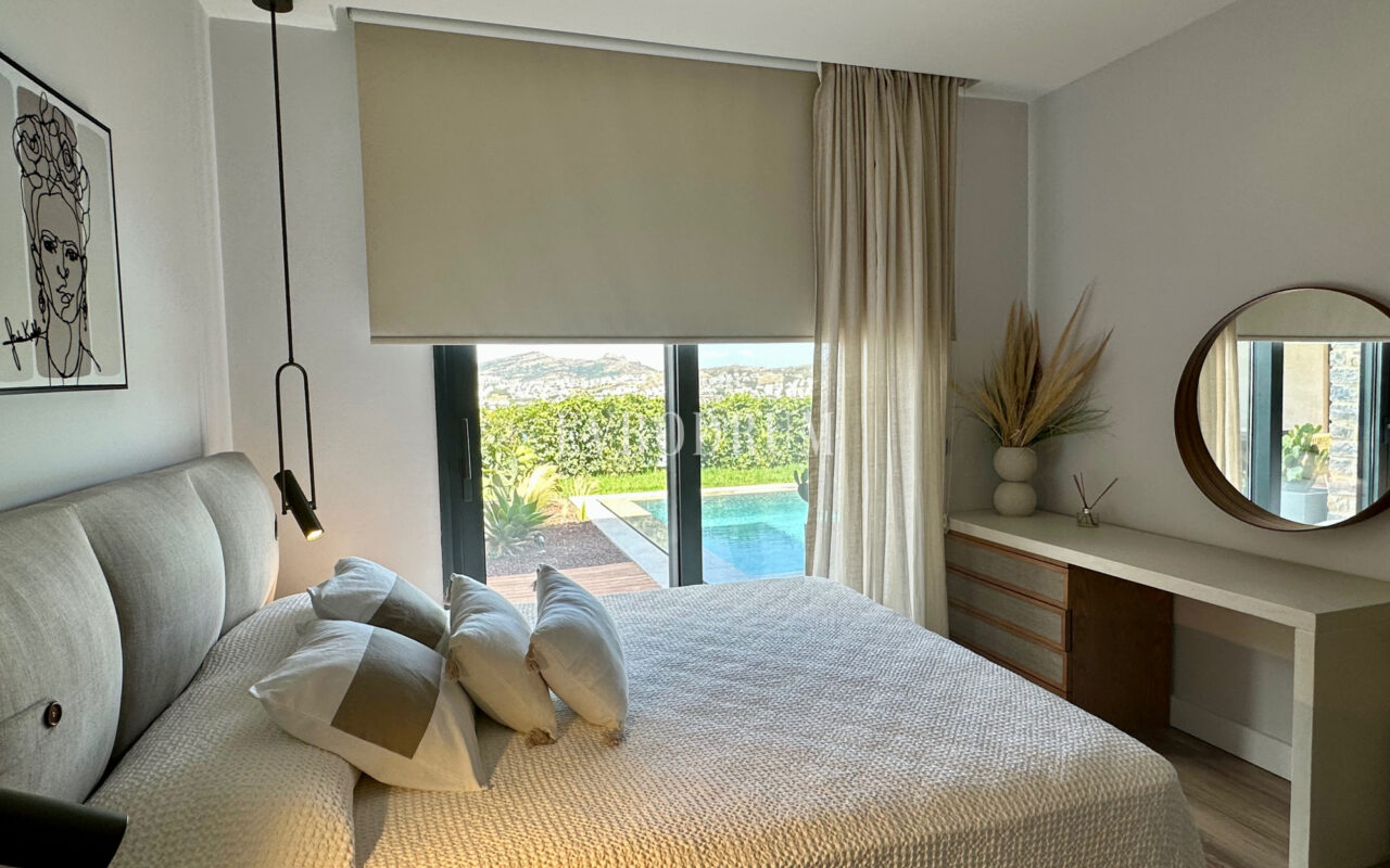 Gündoğan’da manzaralı, havuzlu lüks villa