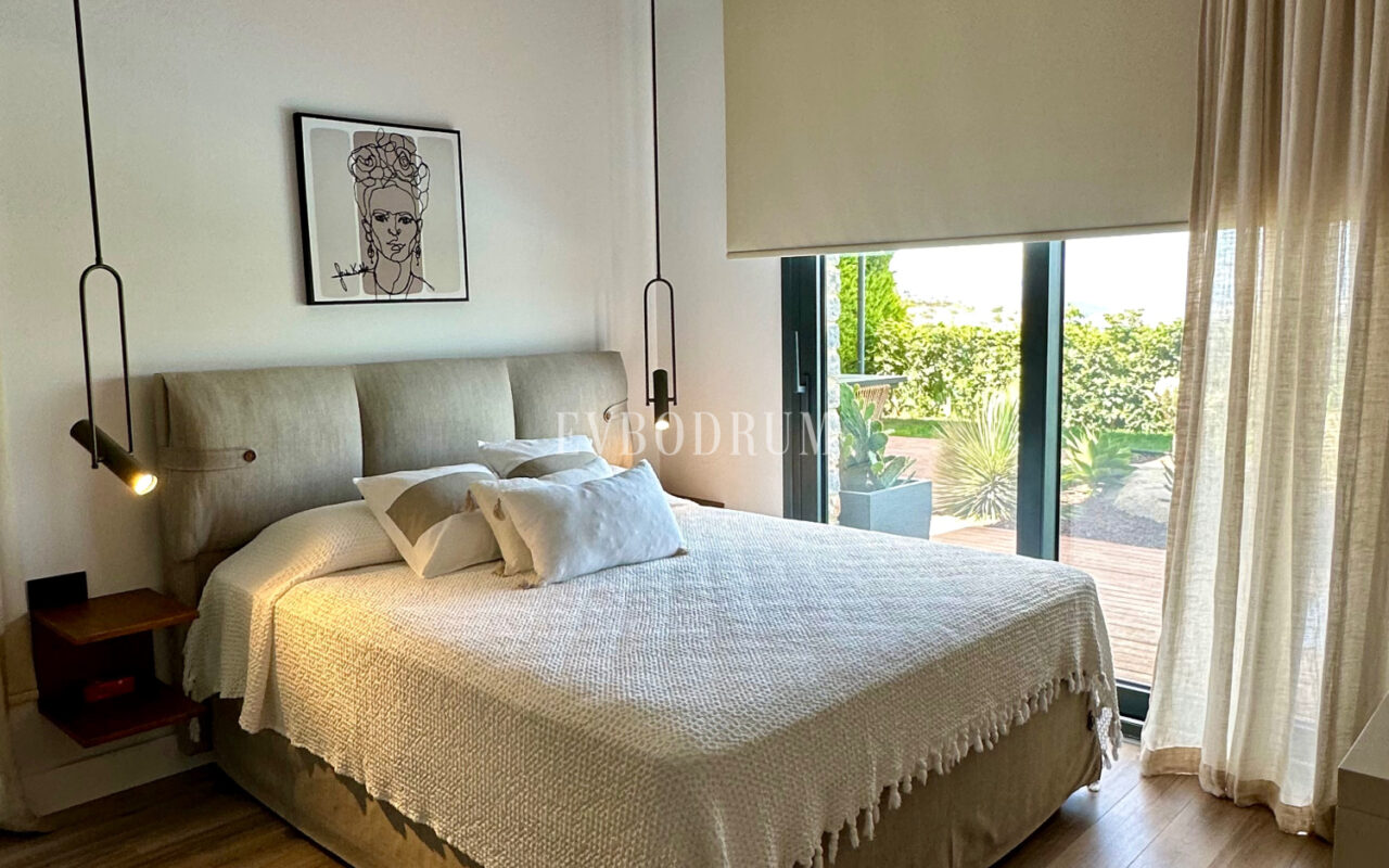 Gündoğan’da manzaralı, havuzlu lüks villa