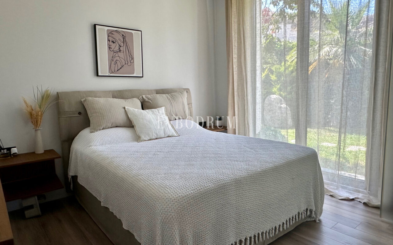 Gündoğan’da manzaralı, havuzlu lüks villa