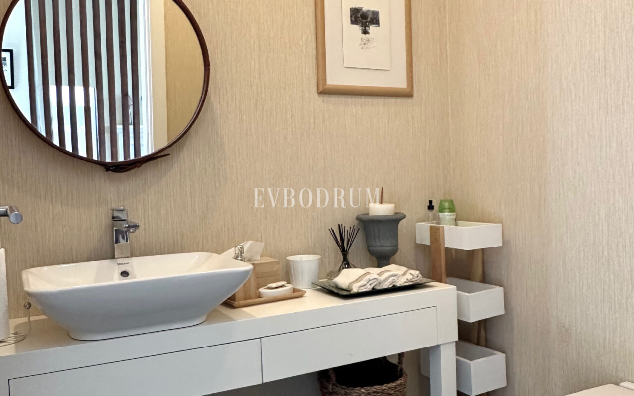 Gündoğan’da manzaralı, havuzlu lüks villa