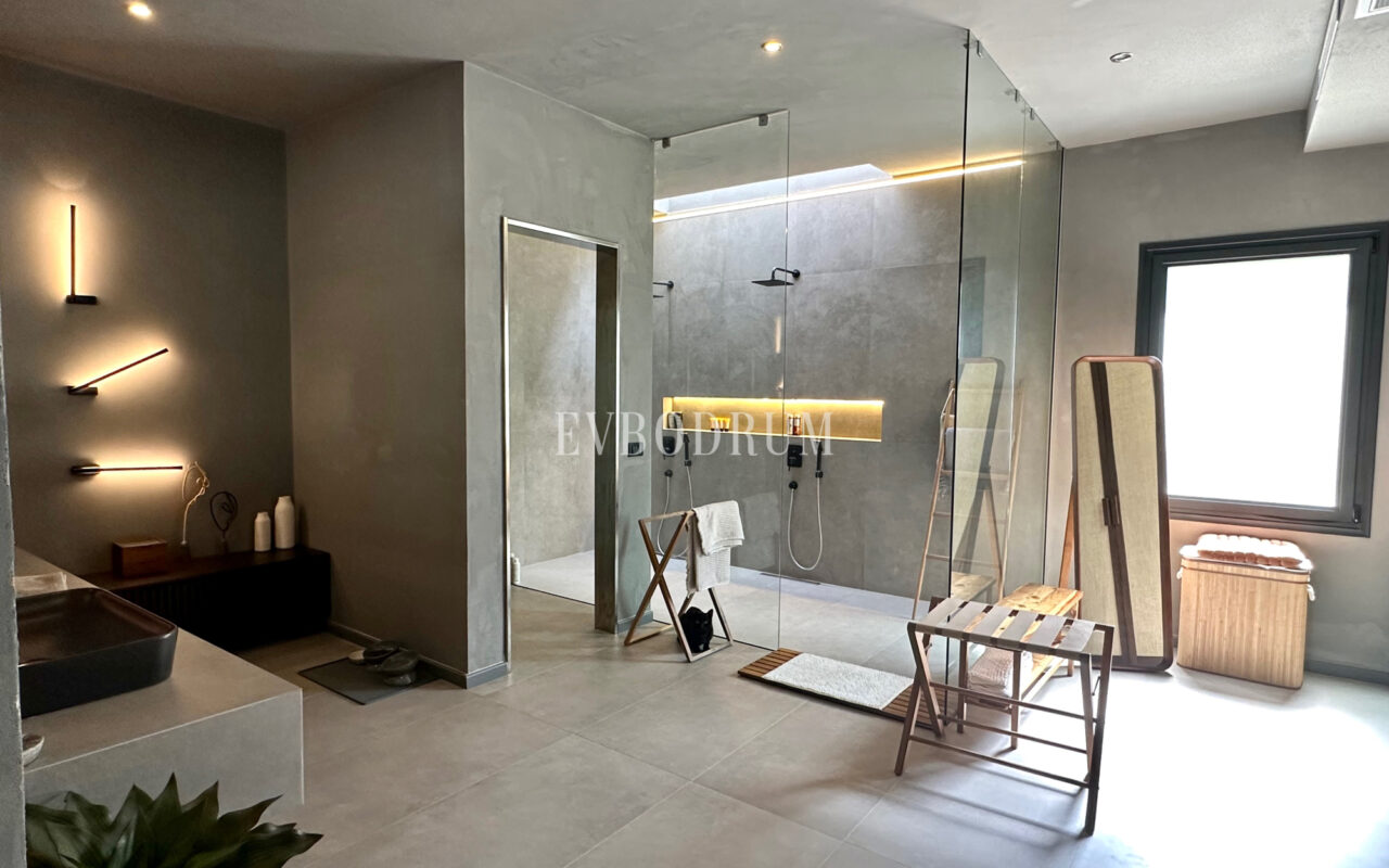 Gündoğan’da manzaralı, havuzlu lüks villa