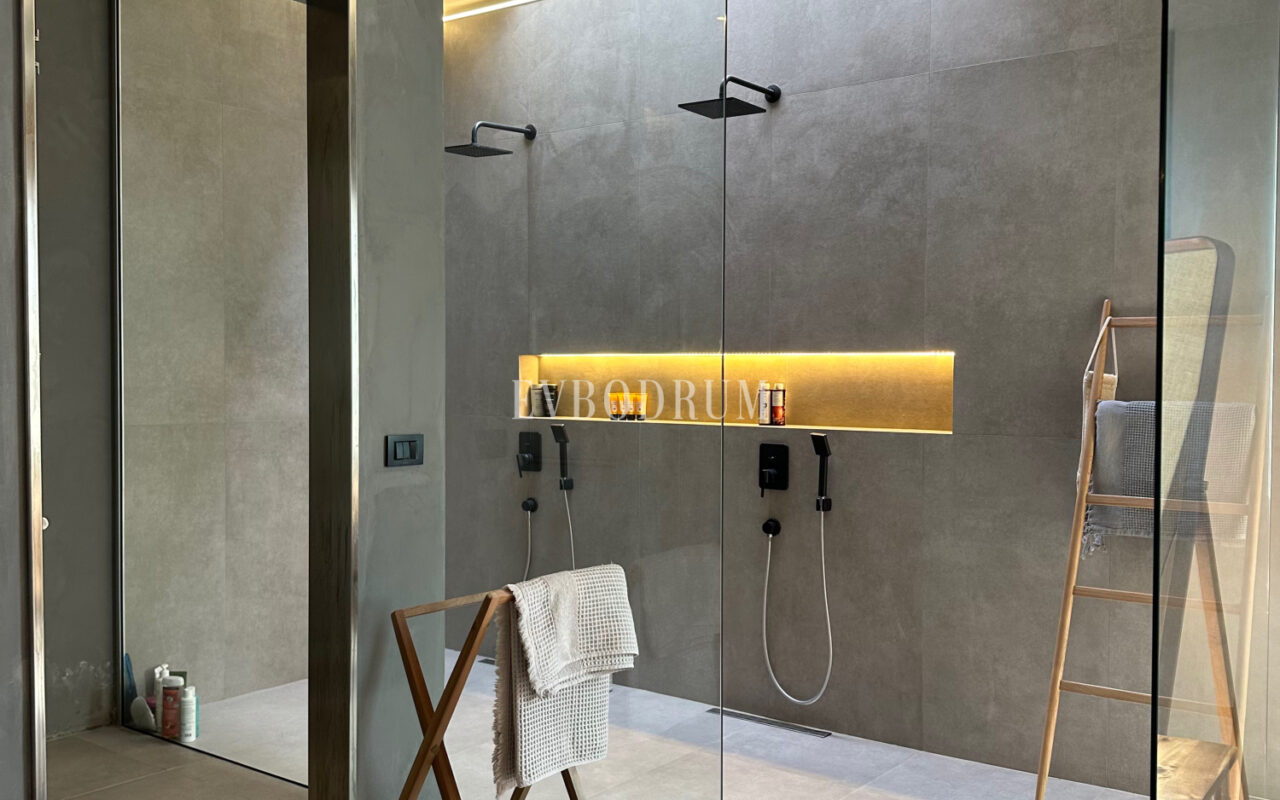 Gündoğan’da manzaralı, havuzlu lüks villa