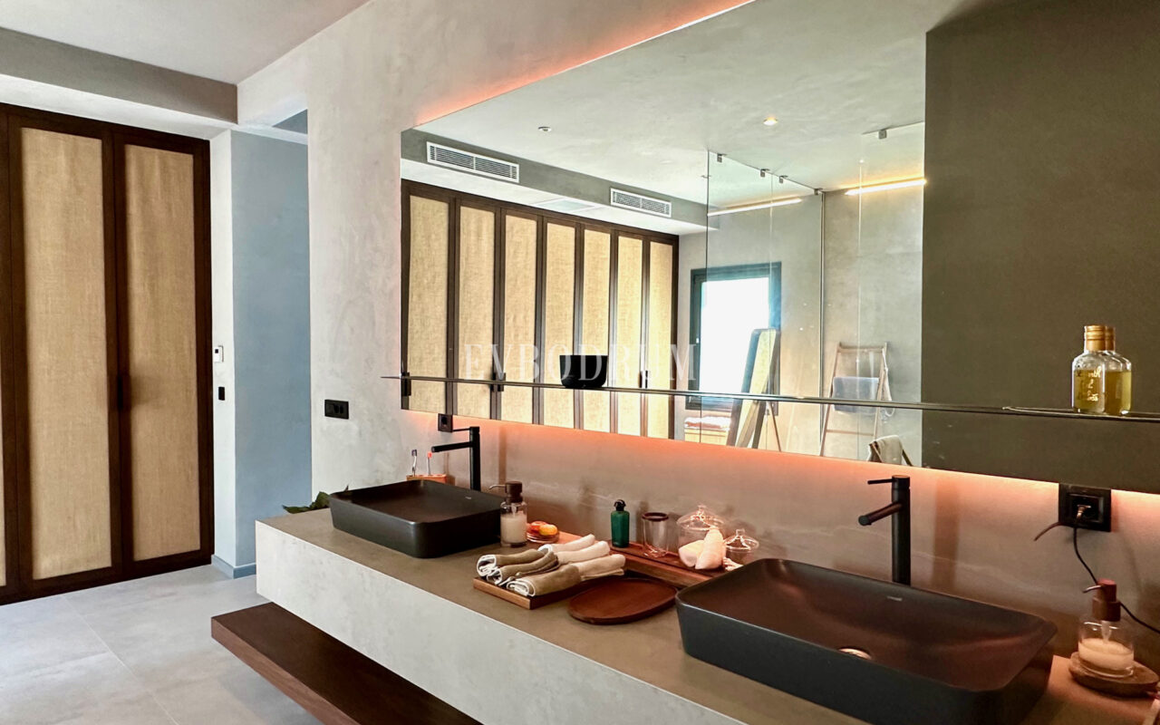 Gündoğan’da manzaralı, havuzlu lüks villa