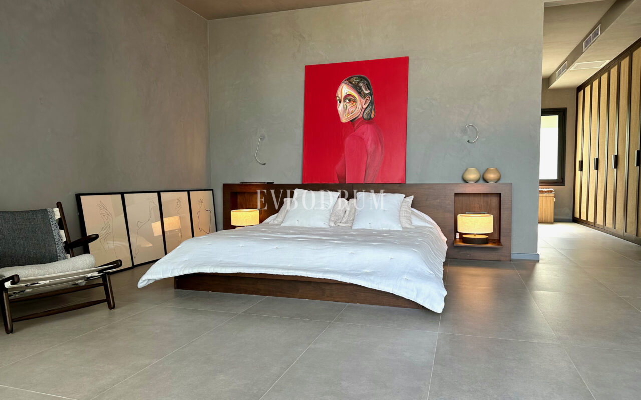 Gündoğan’da manzaralı, havuzlu lüks villa