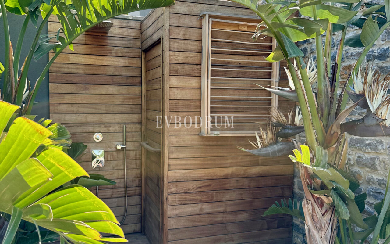 Gündoğan’da manzaralı, havuzlu lüks villa