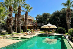 Denize 50 Metrelik Mesafede Kiralık Lüks Villa