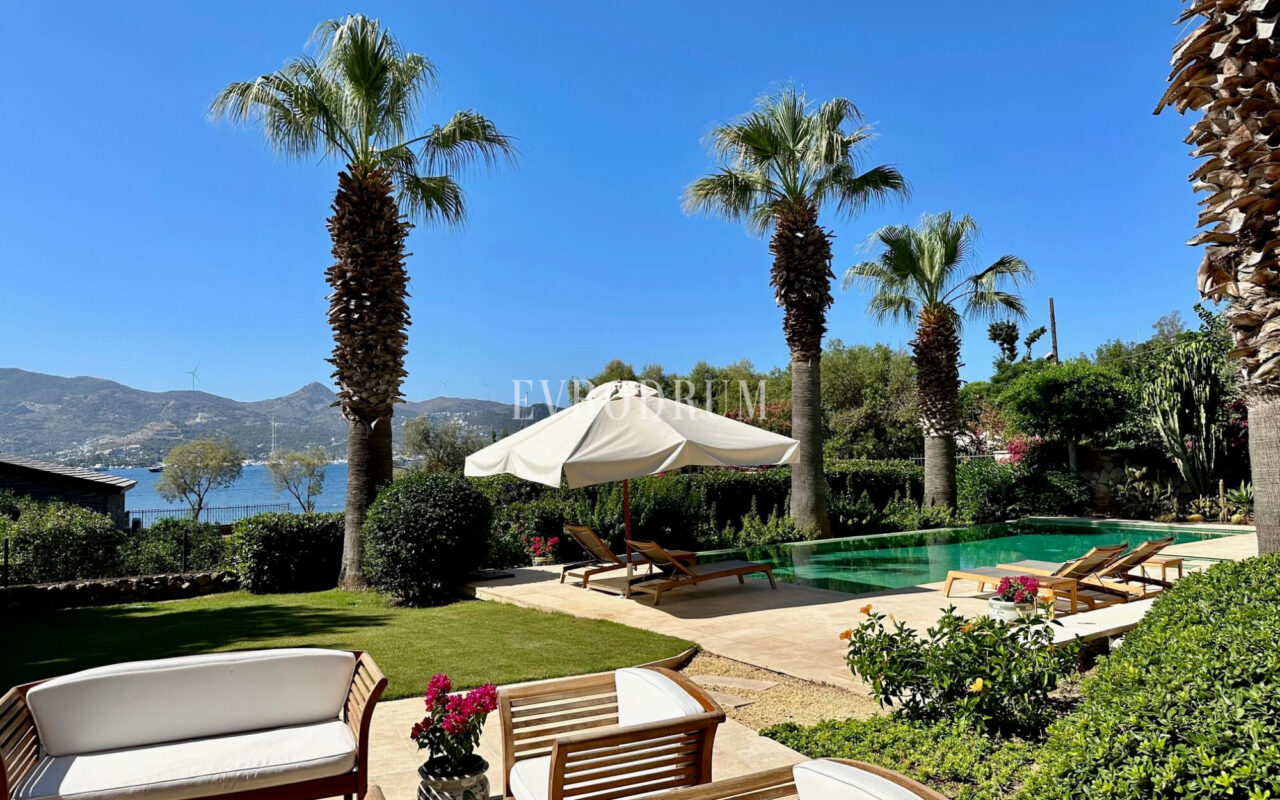 Denize 50 Metrelik Mesafede Kiralık Lüks Villa