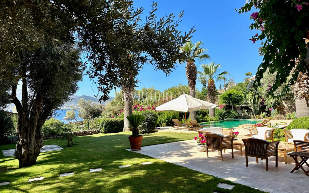 Denize 50 Metrelik Mesafede Kiralık Lüks Villa