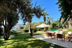 Denize 50 Metrelik Mesafede Kiralık Lüks Villa