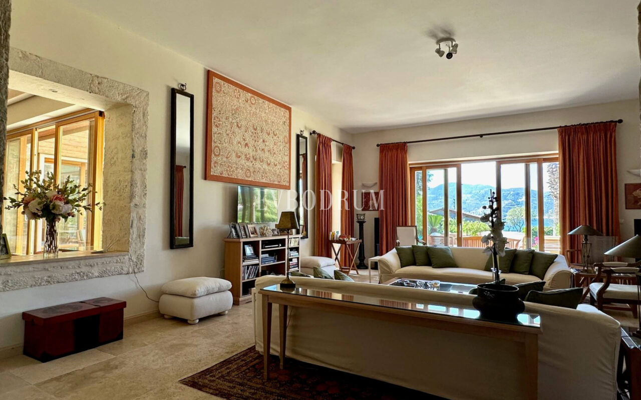 Denize 50 Metrelik Mesafede Kiralık Lüks Villa