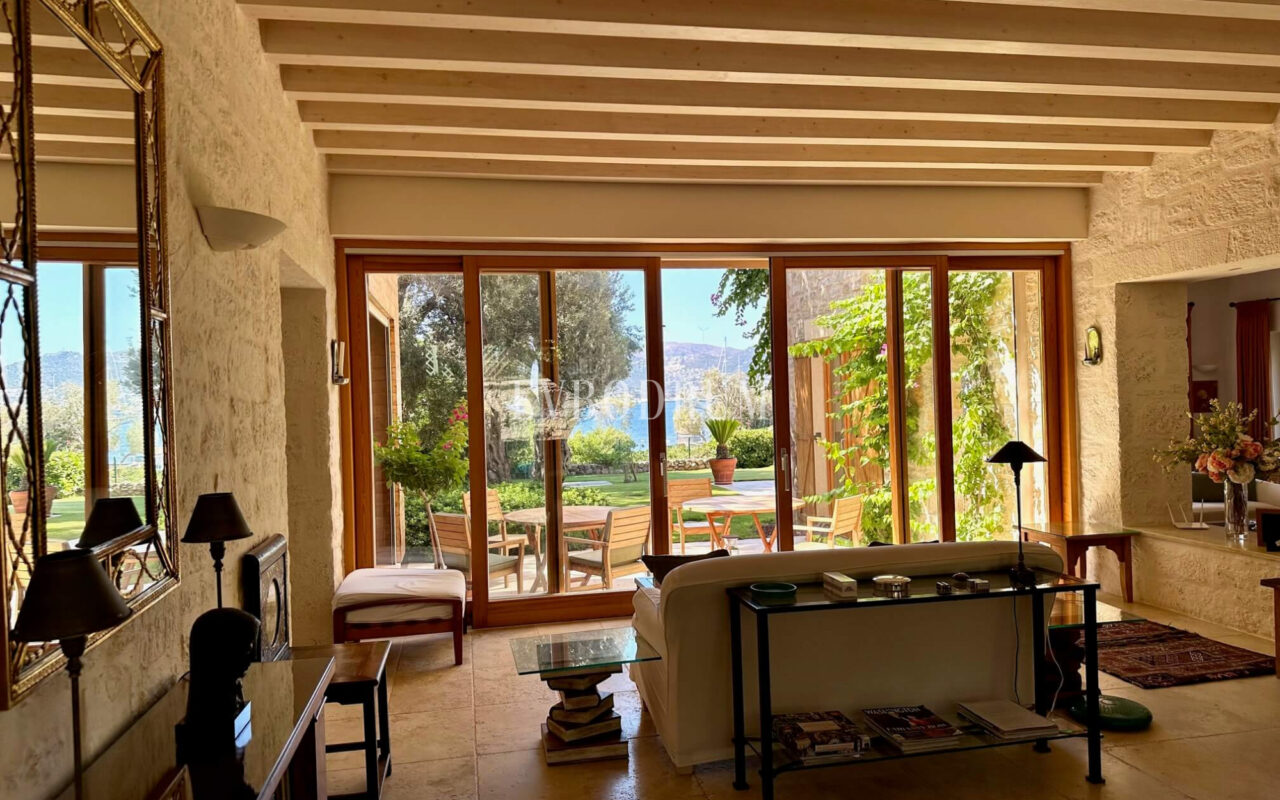 Denize 50 Metrelik Mesafede Kiralık Lüks Villa