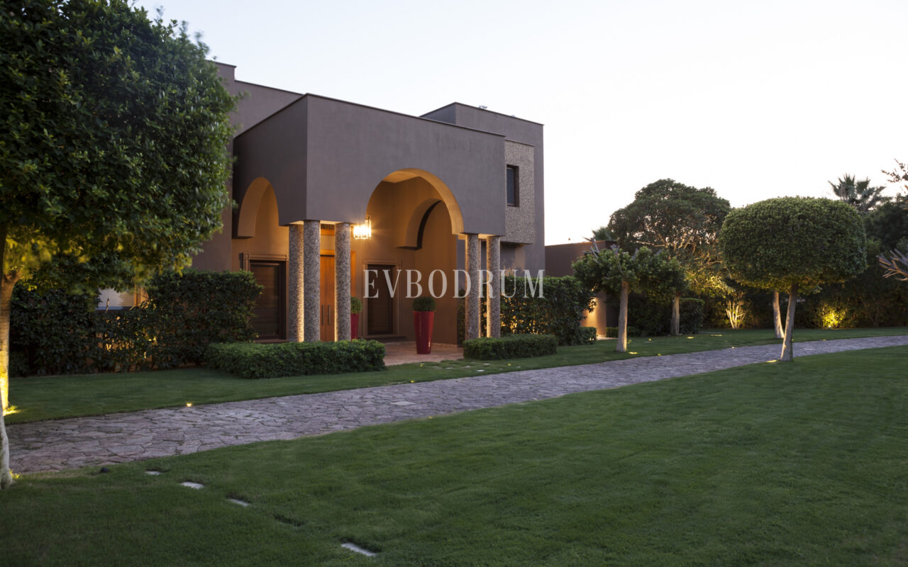 Olağanüstü özel, manzaralı kiralık villa