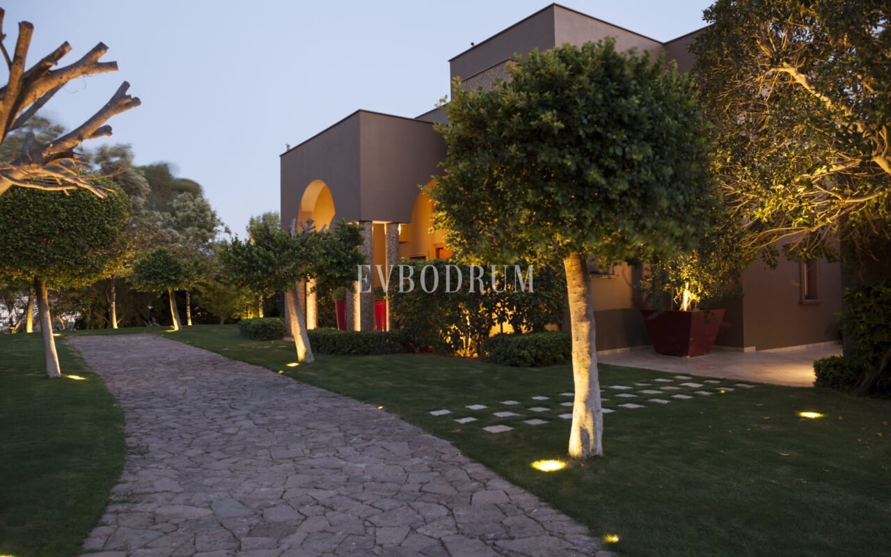 Olağanüstü özel, manzaralı kiralık villa