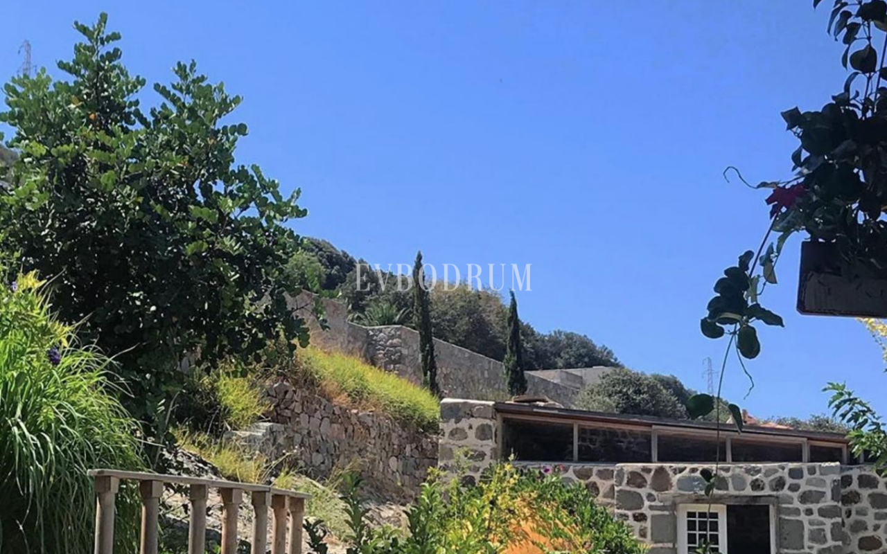 10.000 m2 Arsa İçinde 8 Bağımsız Taş Ev