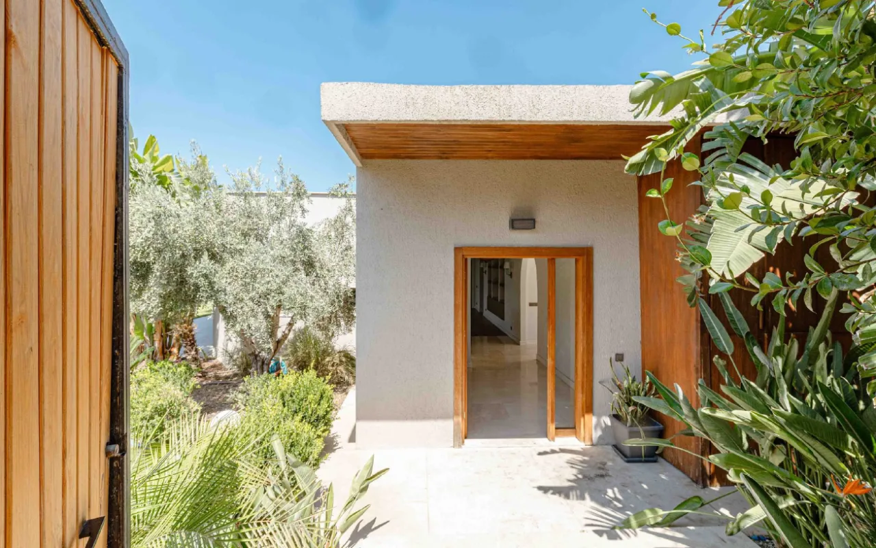 Bodrum Merkez’de Geniş Bahçeli, Deniz Manzaralı Tek Katlı Villa