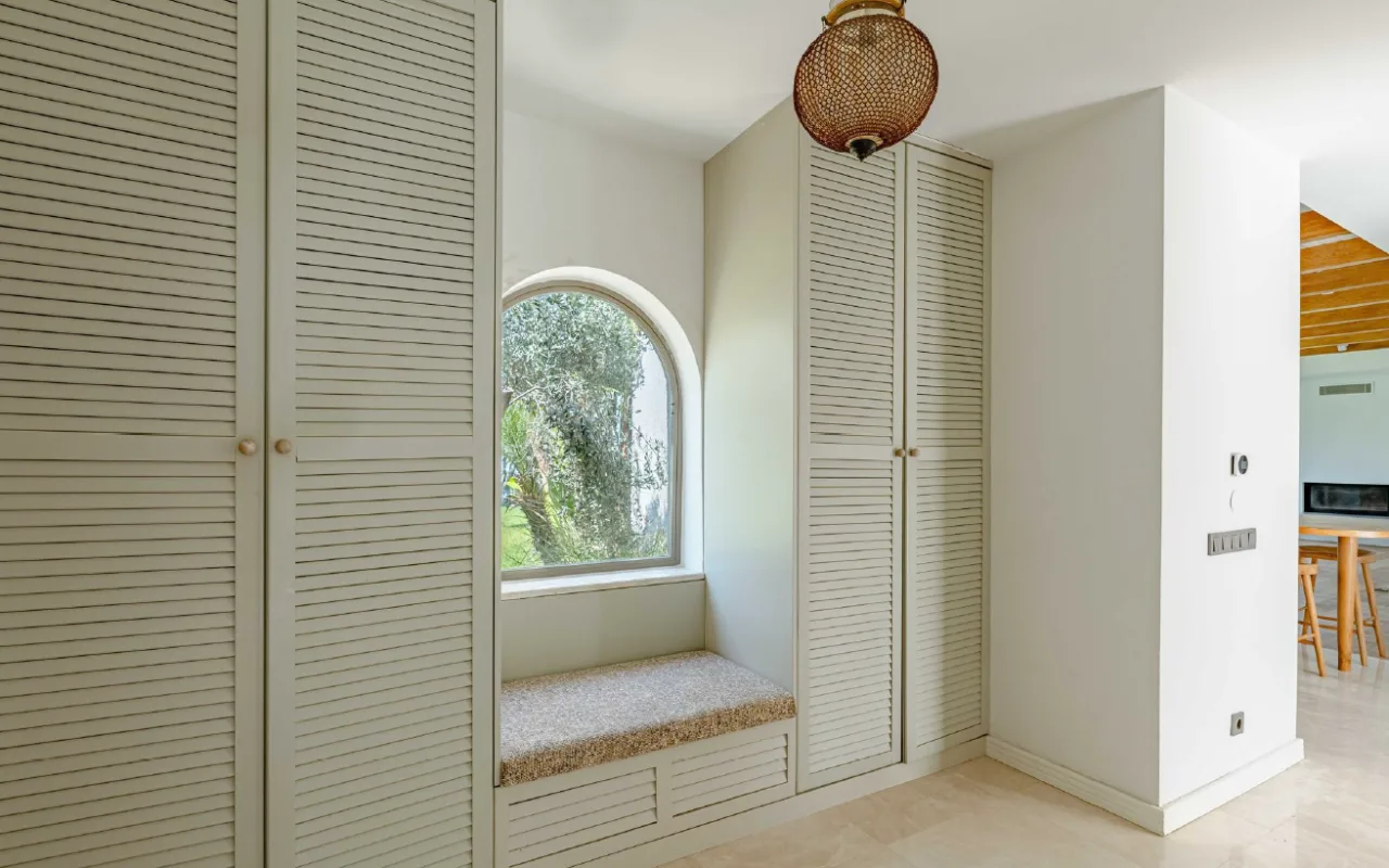 Bodrum Merkez’de Geniş Bahçeli, Deniz Manzaralı Tek Katlı Villa