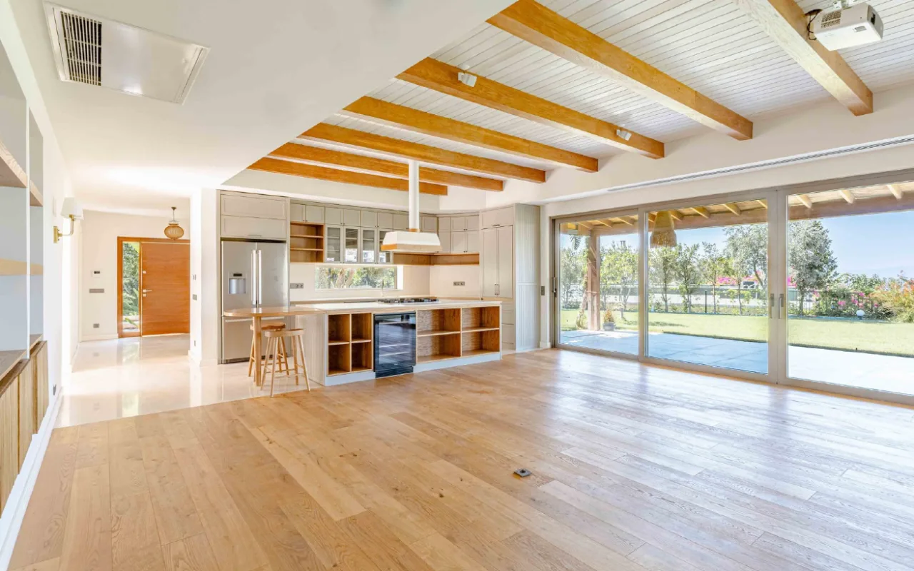 Bodrum Merkez’de Geniş Bahçeli, Deniz Manzaralı Tek Katlı Villa