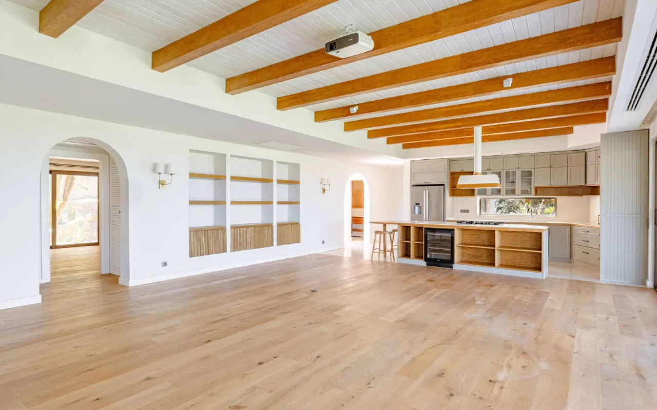 Bodrum Merkez’de Geniş Bahçeli, Deniz Manzaralı Tek Katlı Villa