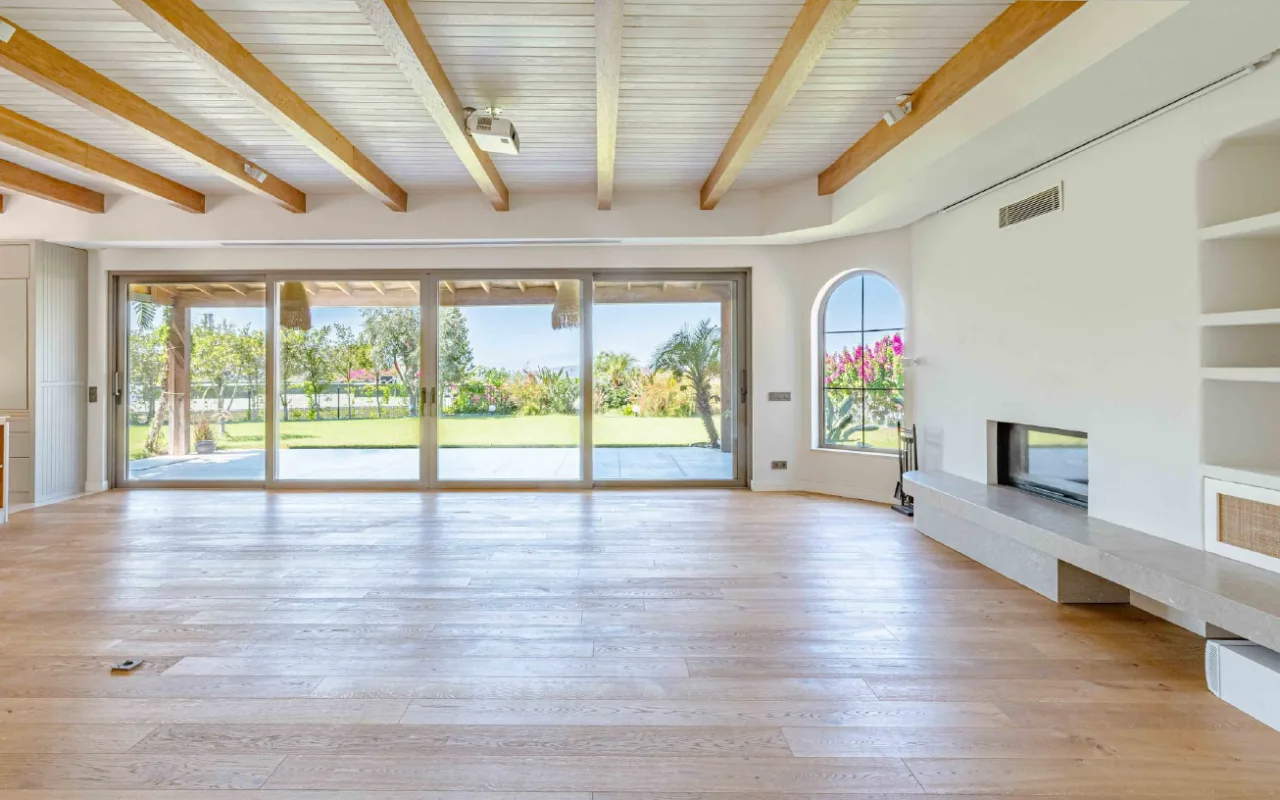 Bodrum Merkez’de Geniş Bahçeli, Deniz Manzaralı Tek Katlı Villa