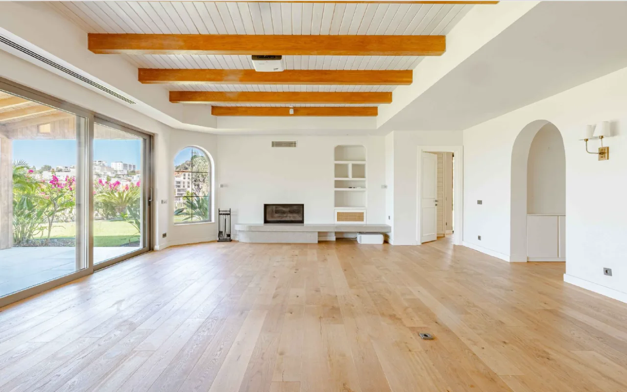 Bodrum Merkez’de Geniş Bahçeli, Deniz Manzaralı Tek Katlı Villa