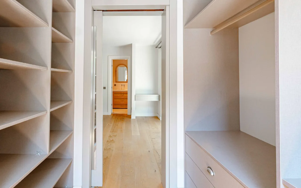 Bodrum Merkez’de Geniş Bahçeli, Deniz Manzaralı Tek Katlı Villa