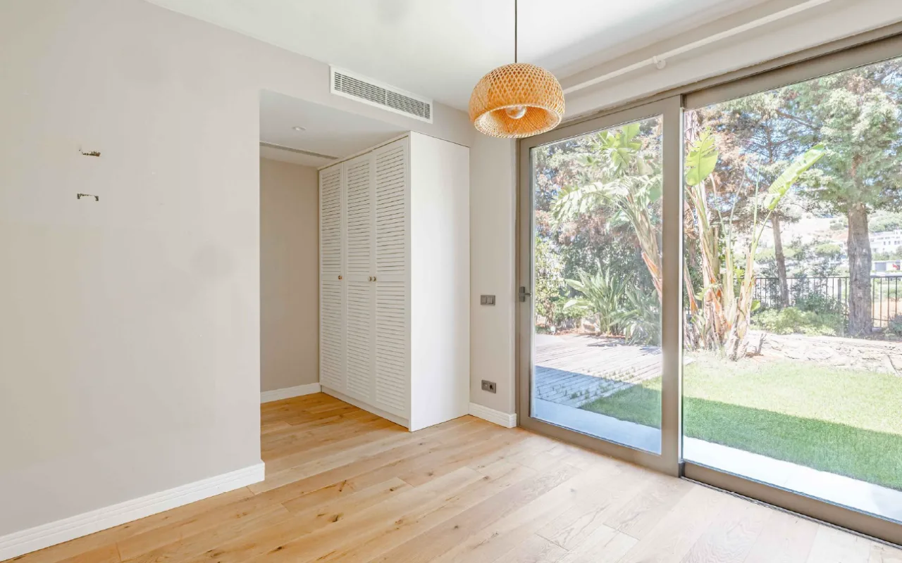 Bodrum Merkez’de Geniş Bahçeli, Deniz Manzaralı Tek Katlı Villa