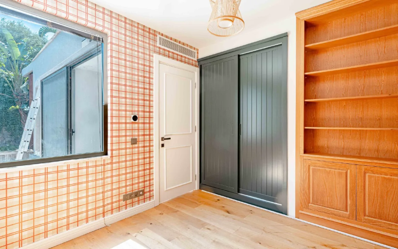 Bodrum Merkez’de Geniş Bahçeli, Deniz Manzaralı Tek Katlı Villa