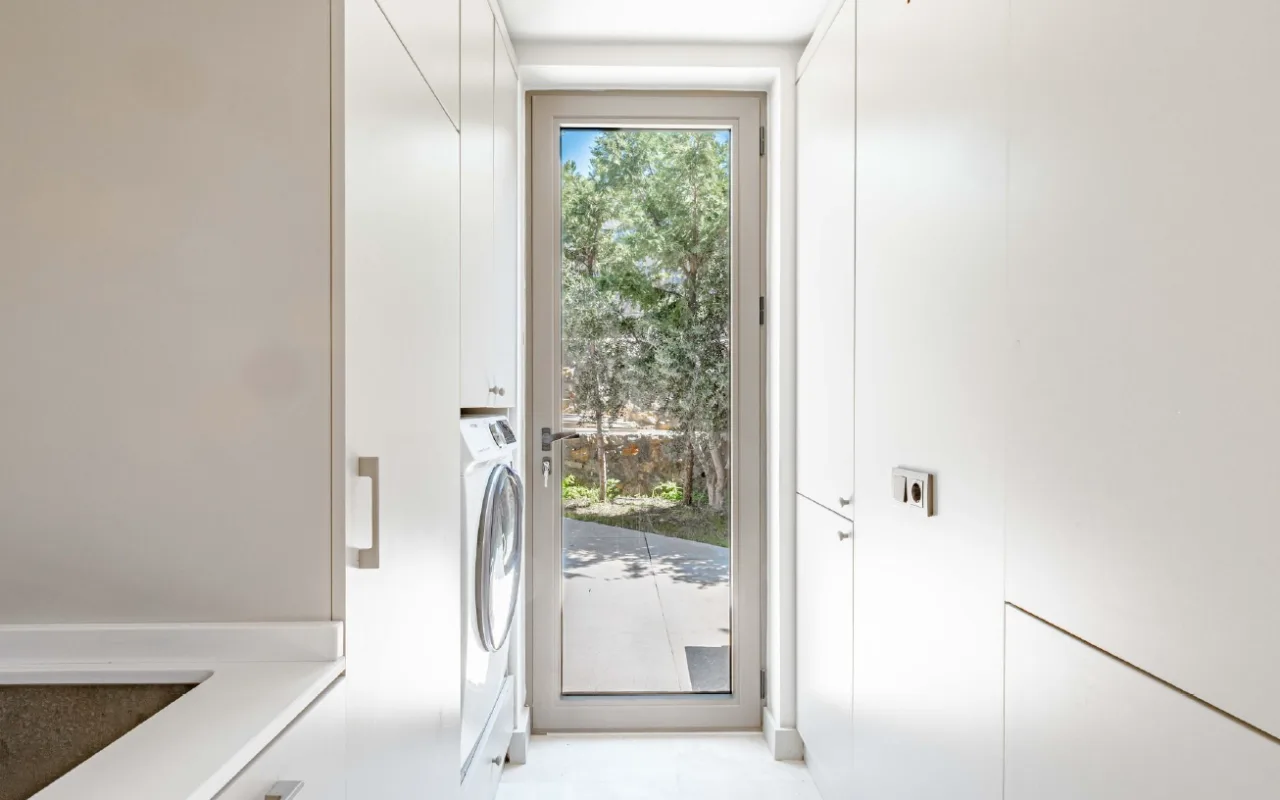 Bodrum Merkez’de Geniş Bahçeli, Deniz Manzaralı Tek Katlı Villa