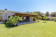 Bodrum Merkez’de Geniş Bahçeli, Deniz Manzaralı Tek Katlı Villa