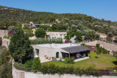 Bodrum Merkez’de Geniş Bahçeli, Deniz Manzaralı Tek Katlı Villa