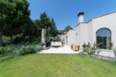 Bodrum Merkez’de Geniş Bahçeli, Deniz Manzaralı Tek Katlı Villa