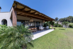 Bodrum Merkez’de Geniş Bahçeli, Deniz Manzaralı Tek Katlı Villa