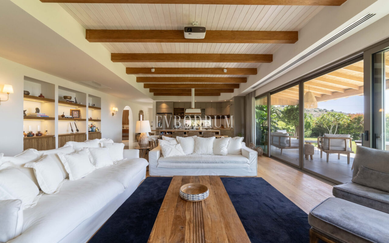 Bodrum Merkez’de Geniş Bahçeli, Deniz Manzaralı Tek Katlı Villa