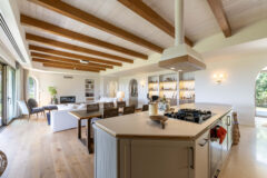 Bodrum Merkez’de Geniş Bahçeli, Deniz Manzaralı Tek Katlı Villa