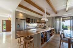 Bodrum Merkez’de Geniş Bahçeli, Deniz Manzaralı Tek Katlı Villa