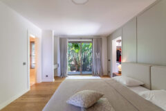 Bodrum Merkez’de Geniş Bahçeli, Deniz Manzaralı Tek Katlı Villa