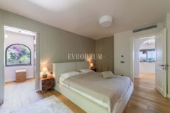 Bodrum Merkez’de Geniş Bahçeli, Deniz Manzaralı Tek Katlı Villa