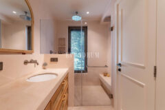 Bodrum Merkez’de Geniş Bahçeli, Deniz Manzaralı Tek Katlı Villa