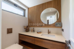 Bodrum Merkez’de Geniş Bahçeli, Deniz Manzaralı Tek Katlı Villa