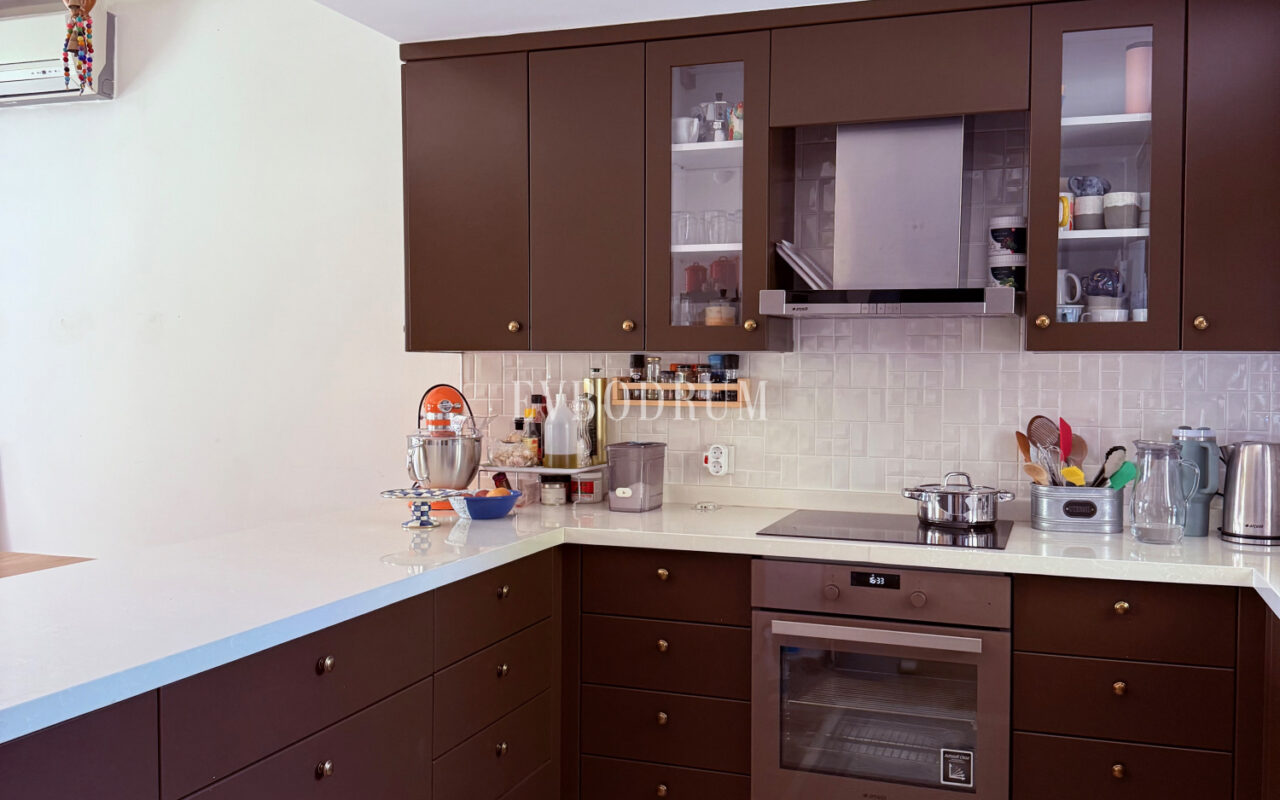 Çamlı Konakları, Gündoğan’da Doğa Manzaralı Geniş Ev